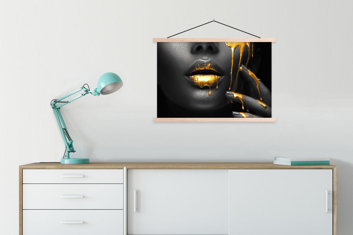 POSTER Frau - Schwarz - Gold - Gesicht - Lippen 90x60 cm - Goldfarben, Textil (90/60/0.15cm) - MuchoWow