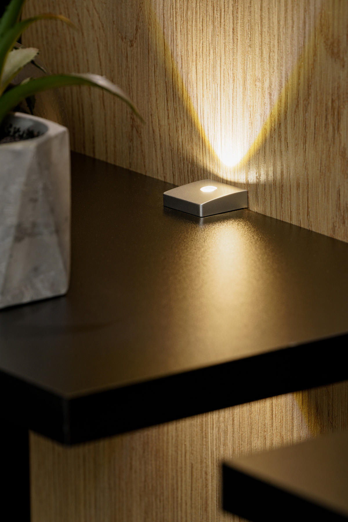 WOHNWAND Schwarz mit Vicking Eiche 300 cm, 6-teilig, inklusive LED und Push-to-Open-Funktion - Eichefarben/Schwarz, Holzwerkstoff (300/160/45cm) - Inn.Furn