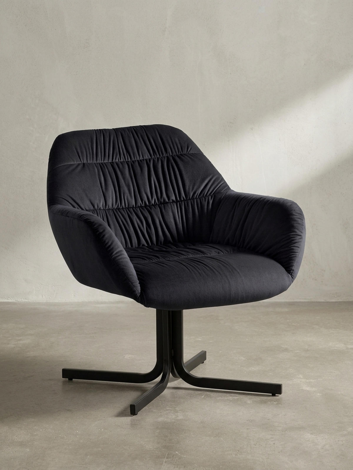 LOUNGESESSEL Samt mit Armlehnen und Metallgestell, gepolsterter Schalensitz, Schwarz 64x68x74 cm - Schwarz, Textil/Metall (64/74/68cm) - KADIMA DESIGN