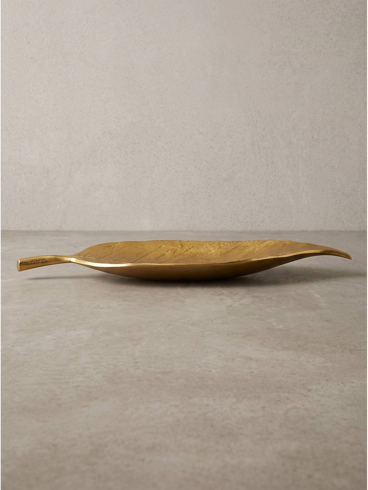 DEKOSCHALE SUBIACO, Aluminium, handgefertigt, Gold, 61 x 18 x 4 cm - Goldfarben, Metall (4cm) - KADIMA DESIGN