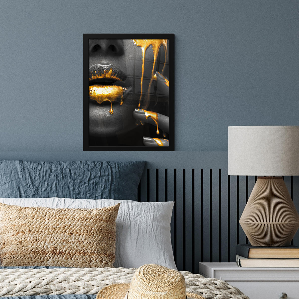 GERAHMTES BILD Frau - Schwarz - Gold - Gesicht - Lippen 30x40 cm - Goldfarben, Papier (30/40cm) - MuchoWow