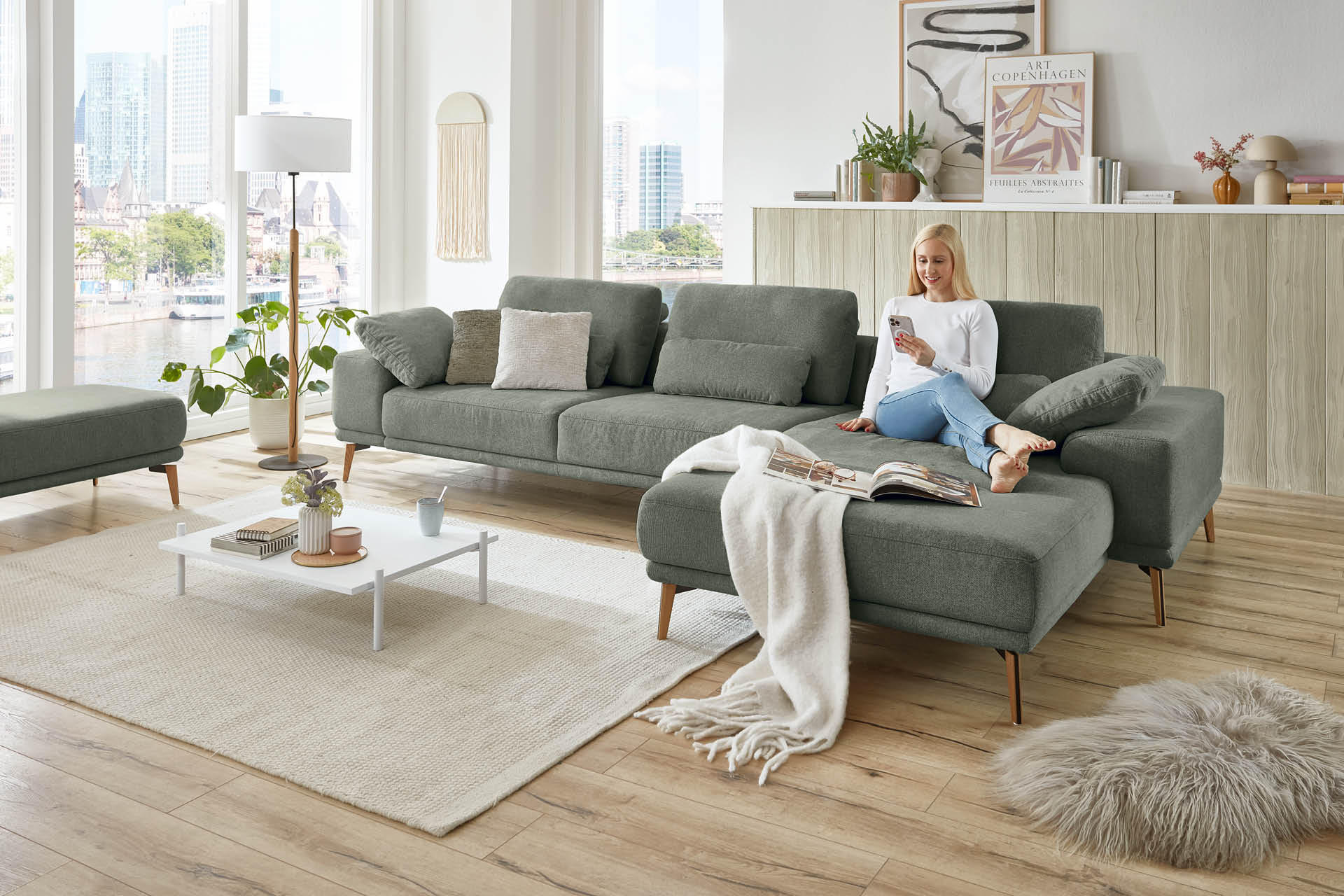 Elegantes Stoffsofa für Familien mit Haustieren