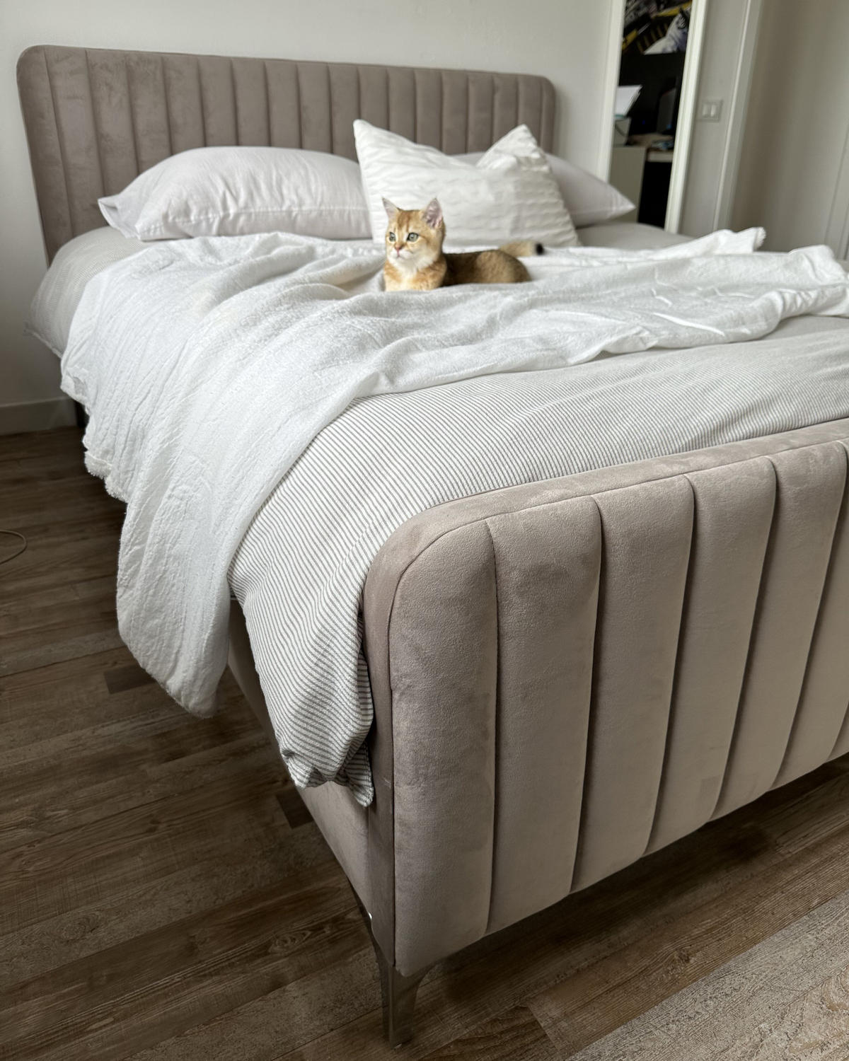 POLSTERBETT 180/200cm Taupe Lunan - Taupe, Textil (180/200cm) - Beliani