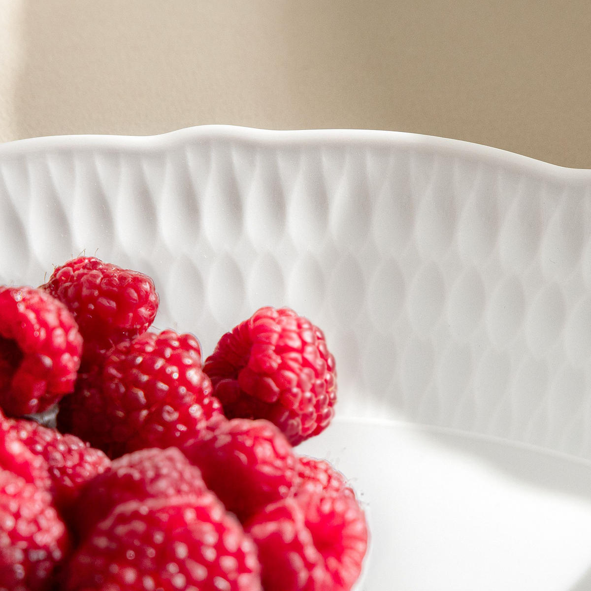 SERVIERPLATTE CMIELOW SOFIA aus Porzellan - Weiß, Keramik (34/2/34cm) - KONSIMO®