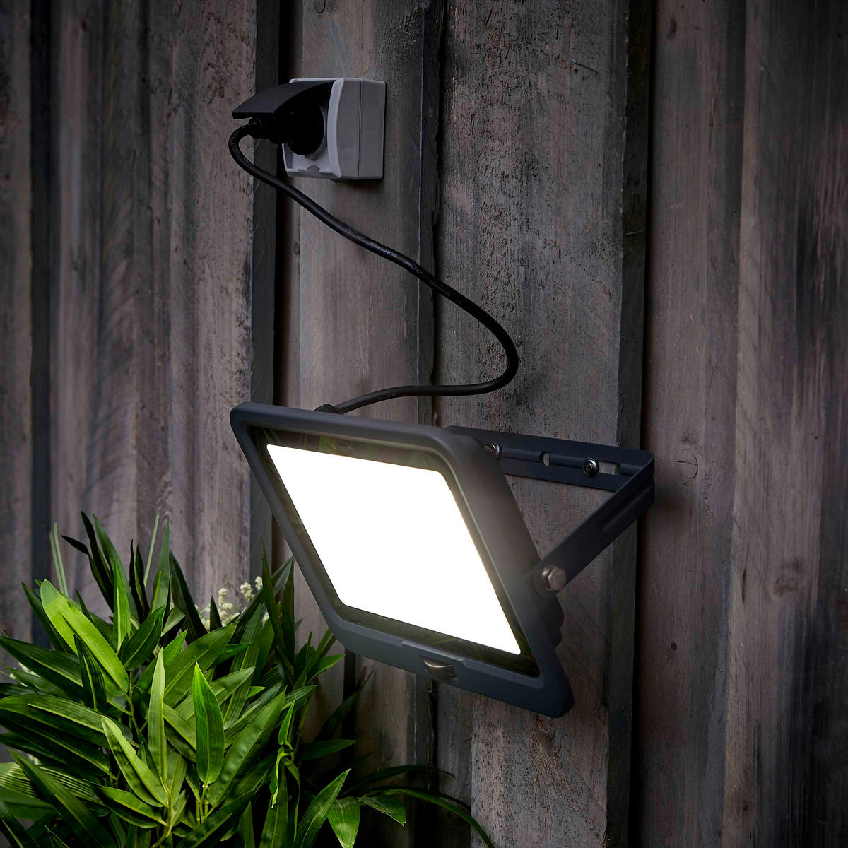 LED-FLUTER - 100W mit Bewegungsmelder für Außenbereich und Carport - Weiß, Kunststoff (26.4/6.4/24.8cm) - Northpoint