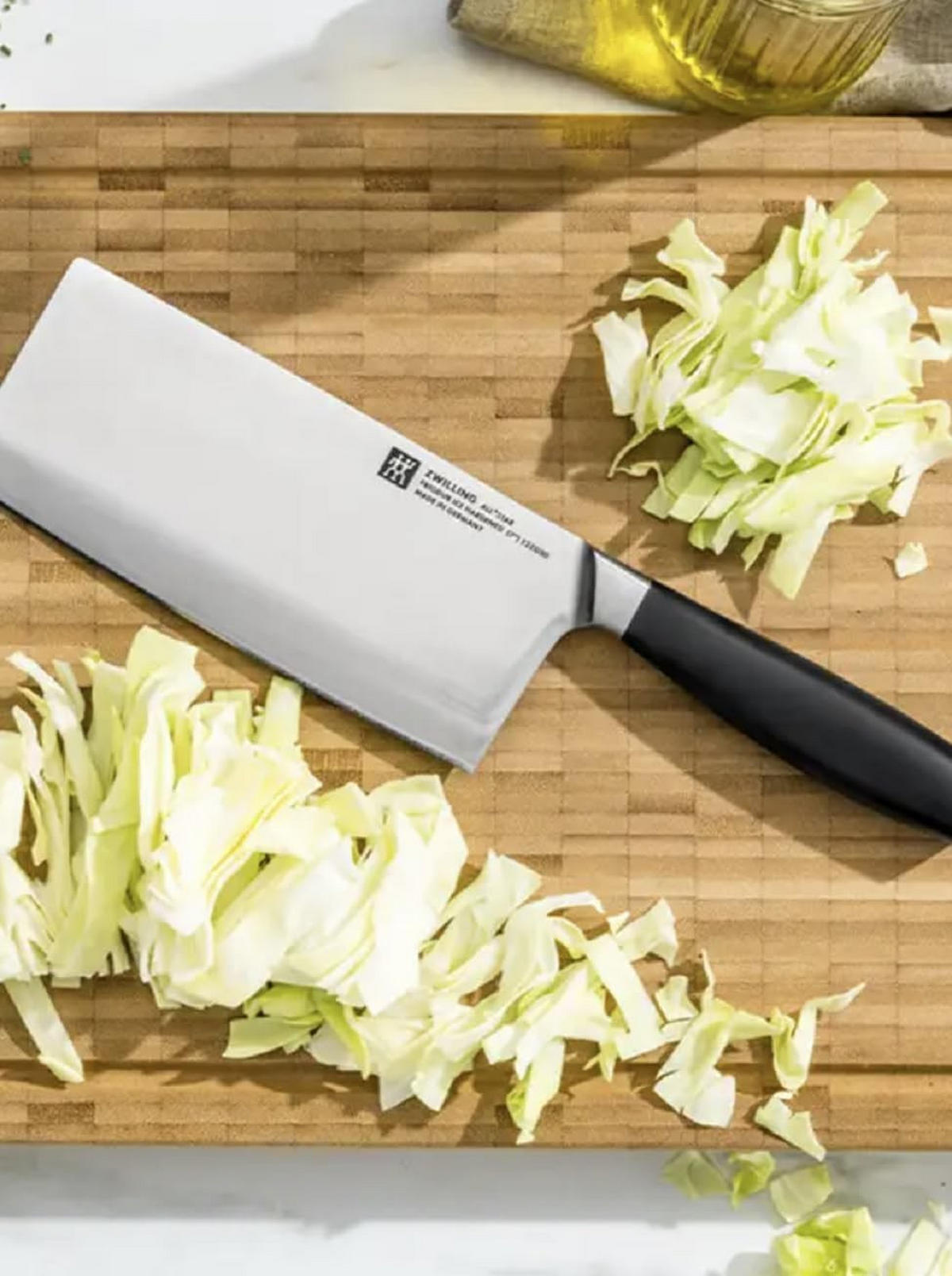 HACKMESSER – Style 180 mm – Chinesisches Kochmesser, Breite Klinge, Rostfreier Spezialstahl, Ergonomischer Griff, Hohe Schneidhaltigkeit - Silberfarben, Metall (30cm) - Zwilling