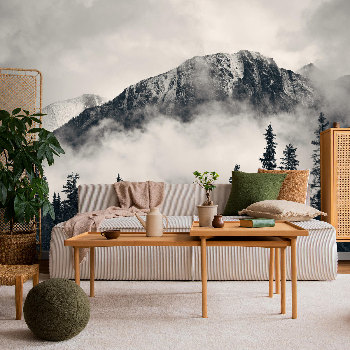 FOTOTAPETE für Wohnzimmer Nadelwald im Nebel im Hintergrund Berge 200x140 - Beige/Schwarz, Papier (200/140cm) - Muralo