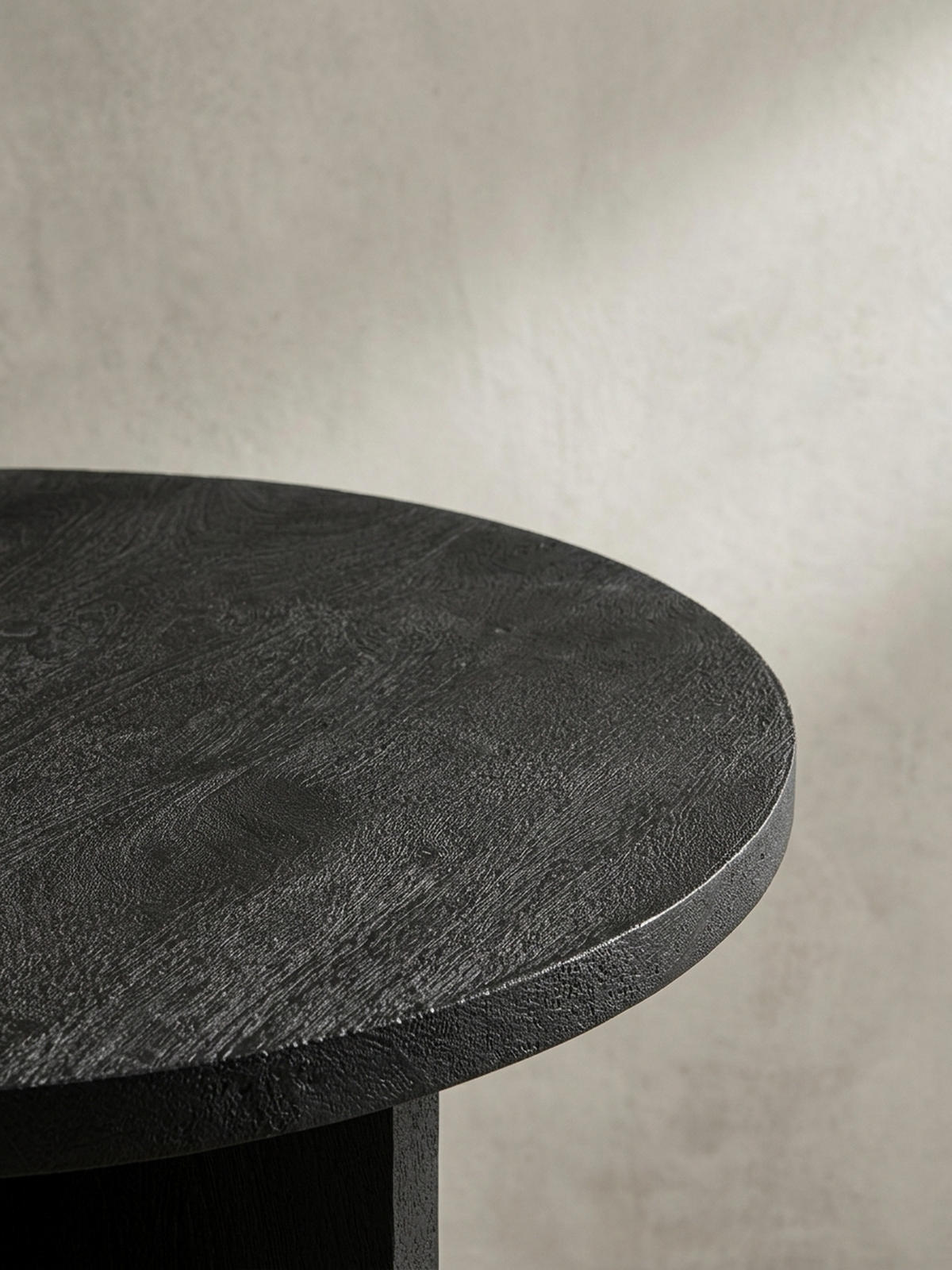 COUCHTISCH rund in Schwarz, aus Massivholz Mango, 60x60x33cm, Dreibein-Design, mit Naturholzmaserung - Schwarz, Holz (60/60/33cm) - KADIMA DESIGN