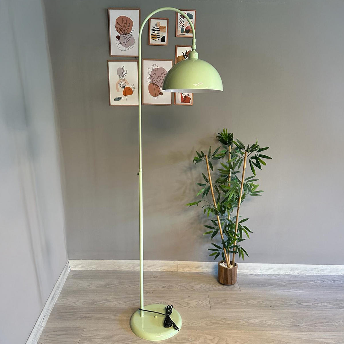 STEHLAMPE Gorkiede E27, verstellbarer Lampenschirm aus Metall - Mintgrün, Metall (37/37/170cm) - Bamyum
