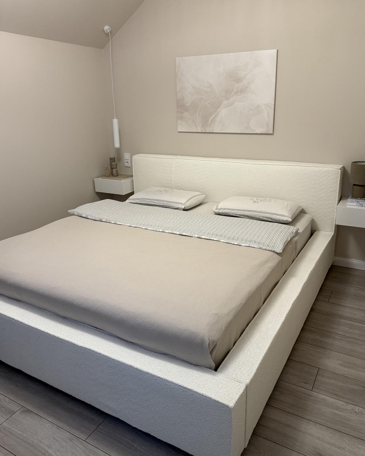 ČALOUNĚNÁ POSTEL s roštem 180x200 cm Bílá Mirande - krémová, textil (180/200cm) - Beliani