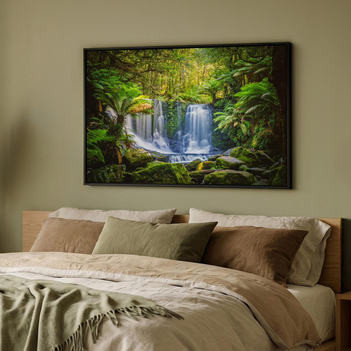 LEINWAND Bilder mit Rahmen - Dschungel - Wasserfall - Australien - Pflanzen - Natur - 90x60 - Dunkelgrün, Textil (90/60cm) - MuchoWow