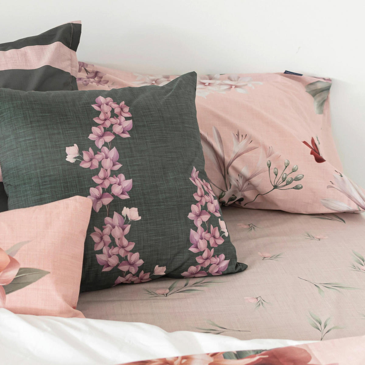 KISSENBEZUG summer floral 60x70 cm mehrfarbig - Multicolor, Textil (60/70cm) - Happy Friday