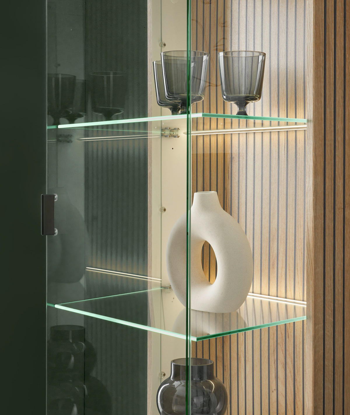 WOHNWAND weiß matt, Eiche 3-teilig 258 x 180 cm, Schrankwand mit viel Stauraum und Soft-Close-Funktion - Eichefarben/Schwarz, Glas/Holzwerkstoff (258/180/42cm)