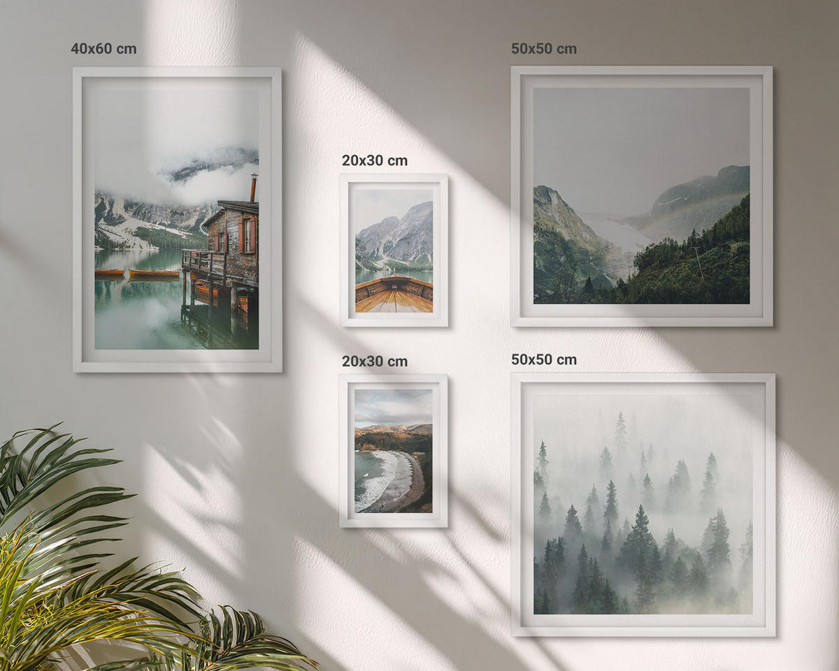 BILDER SET 5er Set - 50x50 cm & 20x30 cm & 40x60 cm Weißer Rahmen - Berge, See, Boot, Nebel, Strand - Weiß, Kunststoff (40/60cm) - TULUP