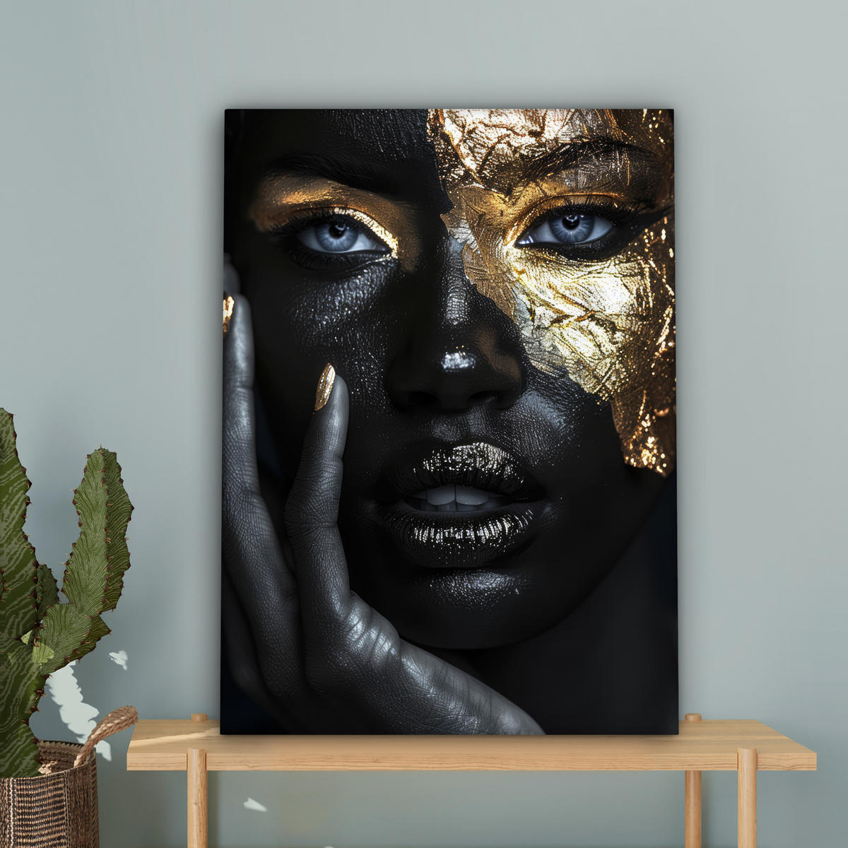 LEINWANDBILD Frau - Gold - Porträt - Schwarz-Weiß - Luxus 60x80 cm - Hellblau, Textil (60/80cm) - MuchoWow