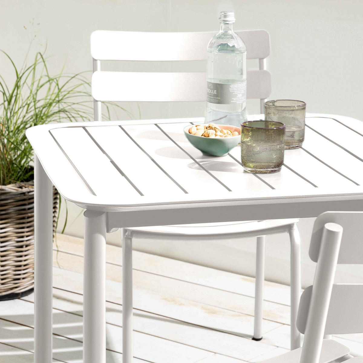 GARTENSET, quadratisch (70 x 70cm) und 2 Stühle, Weiß - Weiß, Metall - Oviala