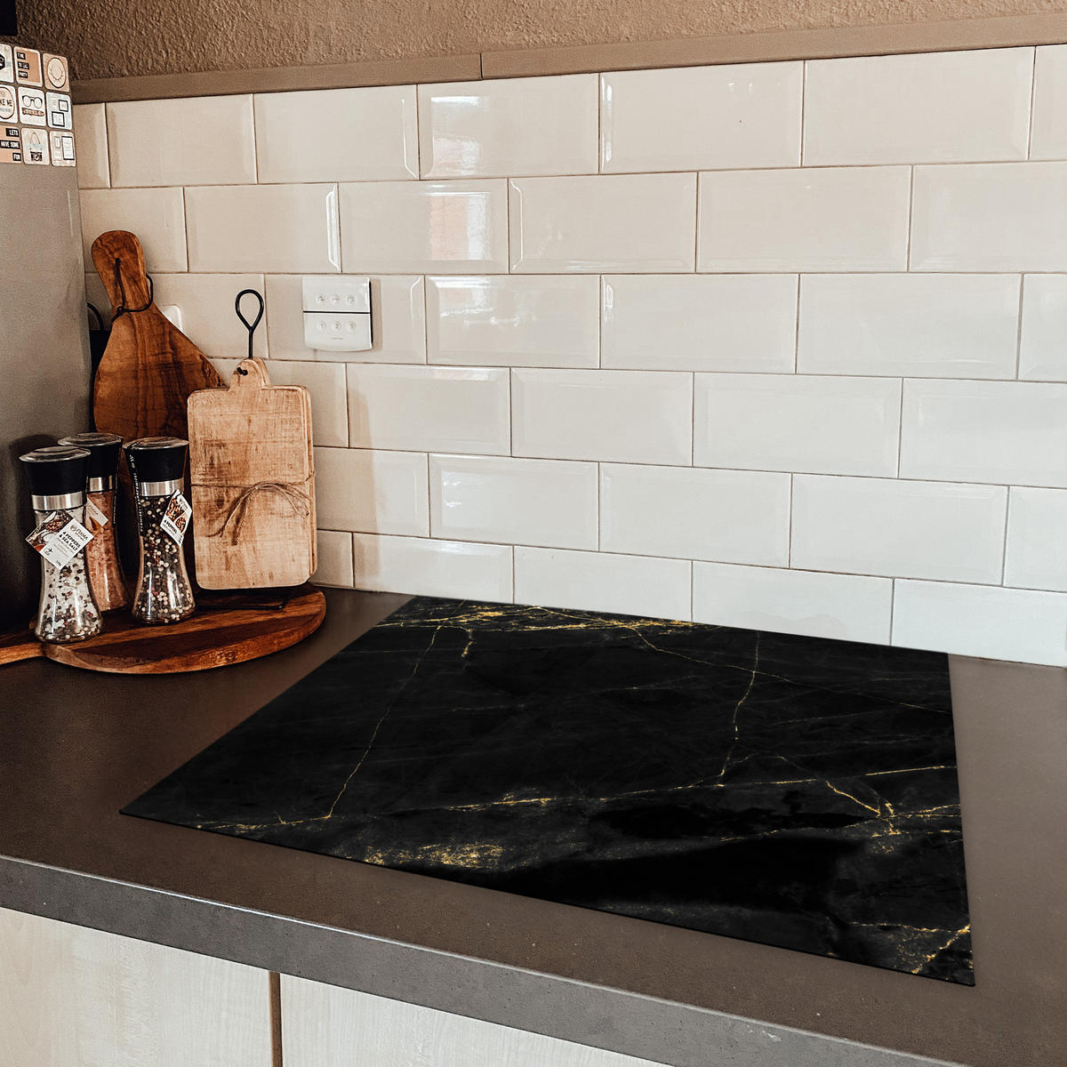 HERDABDECKPLATTE Marmor - Schwarz - Gold - Chic - Marmoroptik - Design Herdabdeckung Induktionsfeld 65x52 cm - Schwarz, Kunststoff (65/52/0.2cm) - MuchoWow