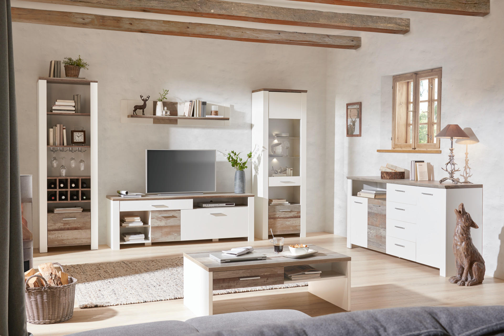 WeiÃes Wohnzimmer im Landhausstil