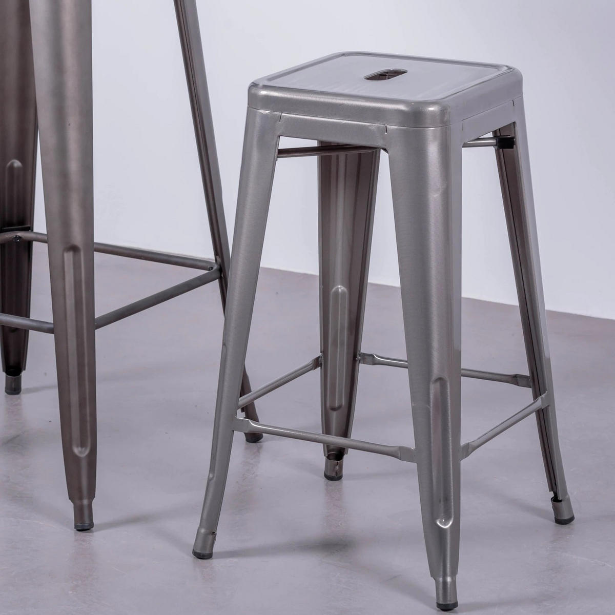 HOCKER Metall Alufarben - Alufarben, Metall (41/68/41cm) - Nest Dream