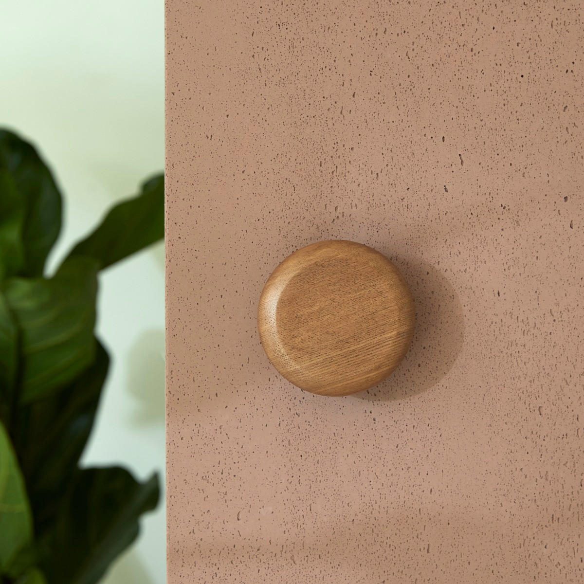 HAKEN Eda Braun aus Eschenholz - Braun, Holz (10/10/5cm) - Tikamoon