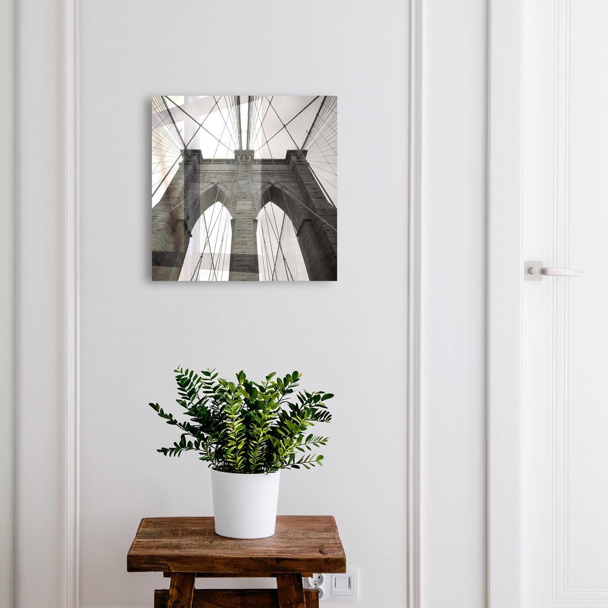 SCHLÜSSELBOX Weiß 30x30 cm – Türöffnung nach rechts - Architekturbrücke - Multicolor, Metall (30/30/5cm) - TULUP
