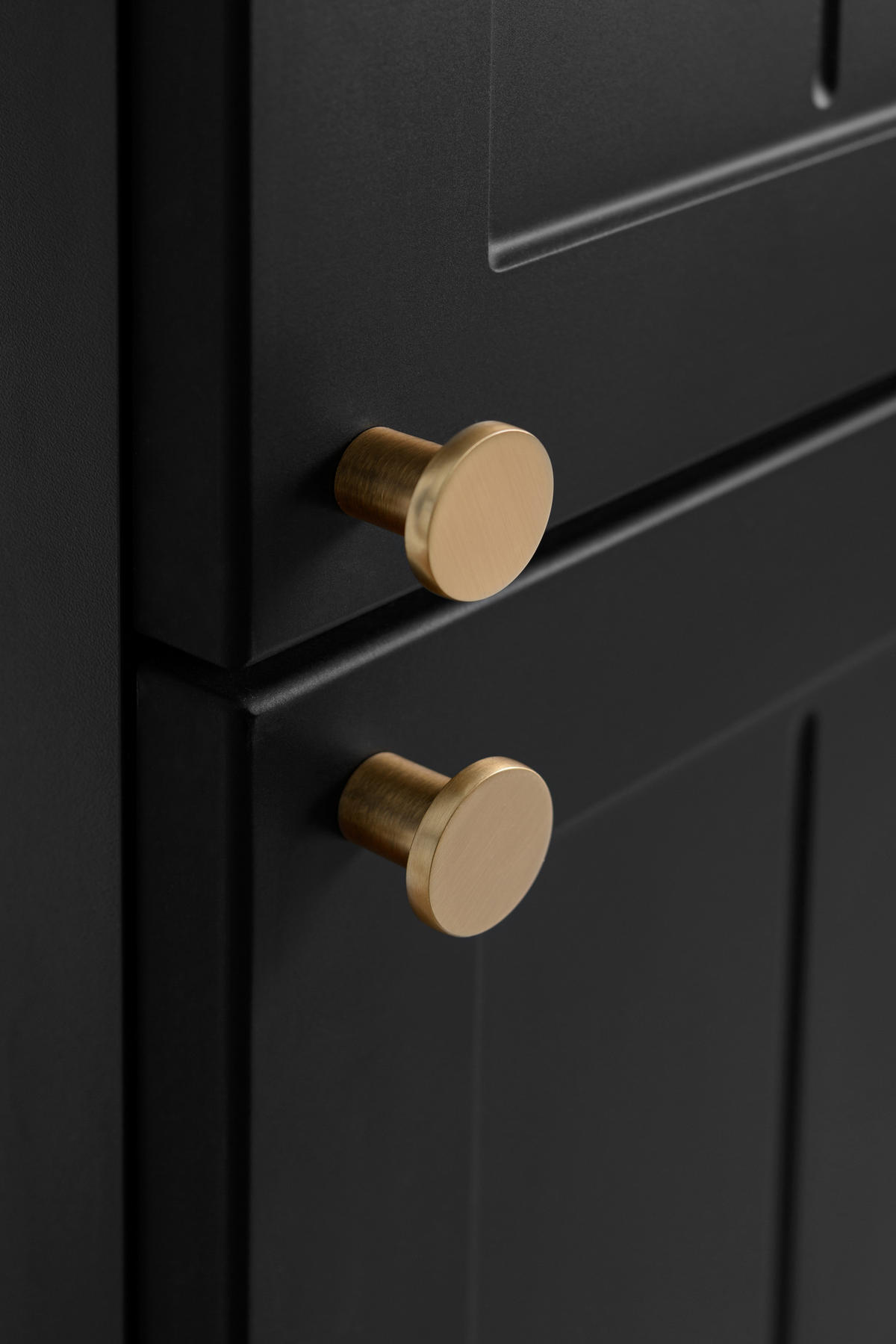 BADEZIMMERSCHRANK, schwarz, 35 x 136 x 27 cm, goldener Griff - Goldfarben/Schwarz, Holzwerkstoff/Metall (35/136/27cm) - 3XE LIVING