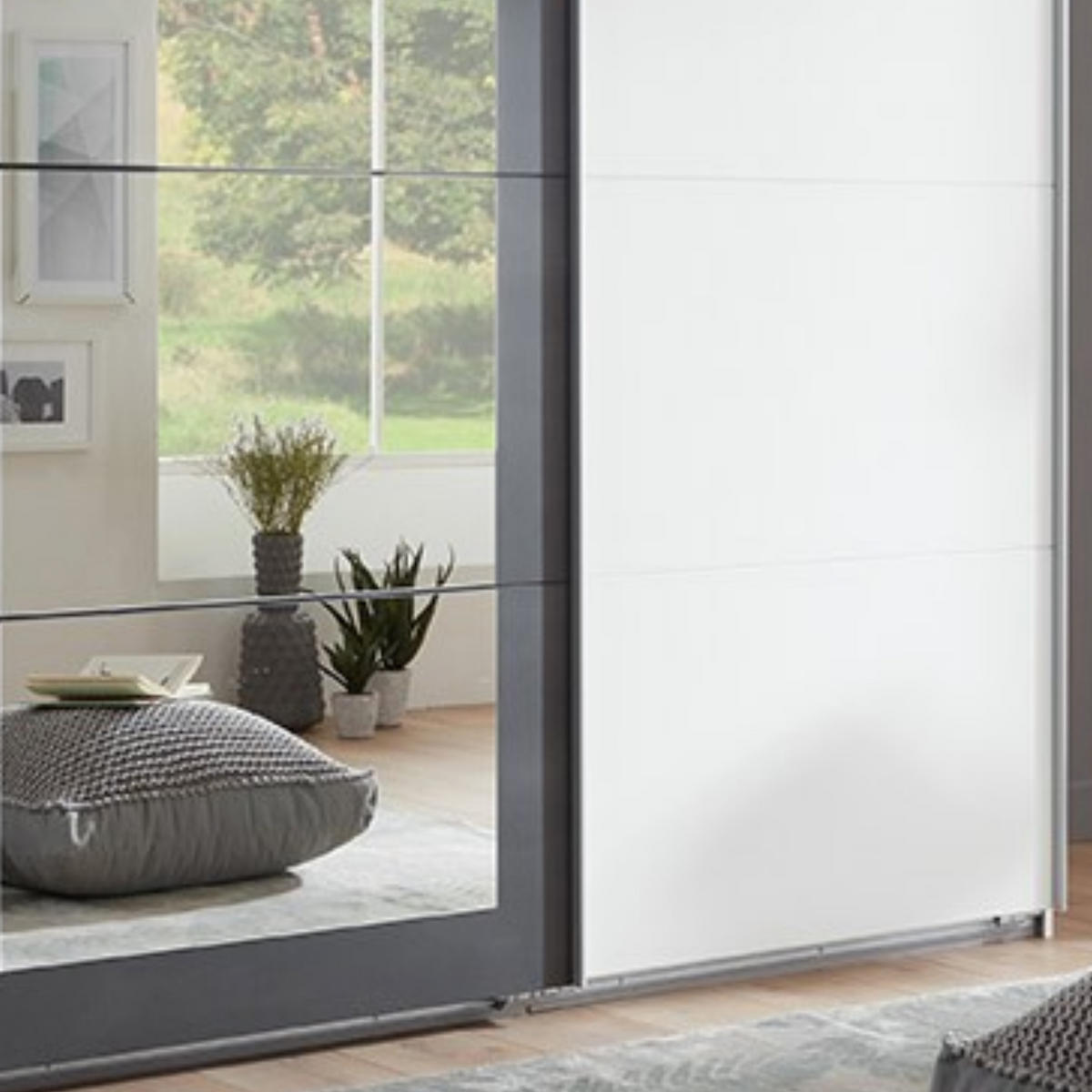 SCHWEBETÜRENSCHRANK 3-türig B270/H208/T65 cm in Weiß mit Absetzungen in grauer Stahl-Optik / 22001 - Alufarben/Weiß, Holzwerkstoff/Metall (270/208/65cm) - luma-home