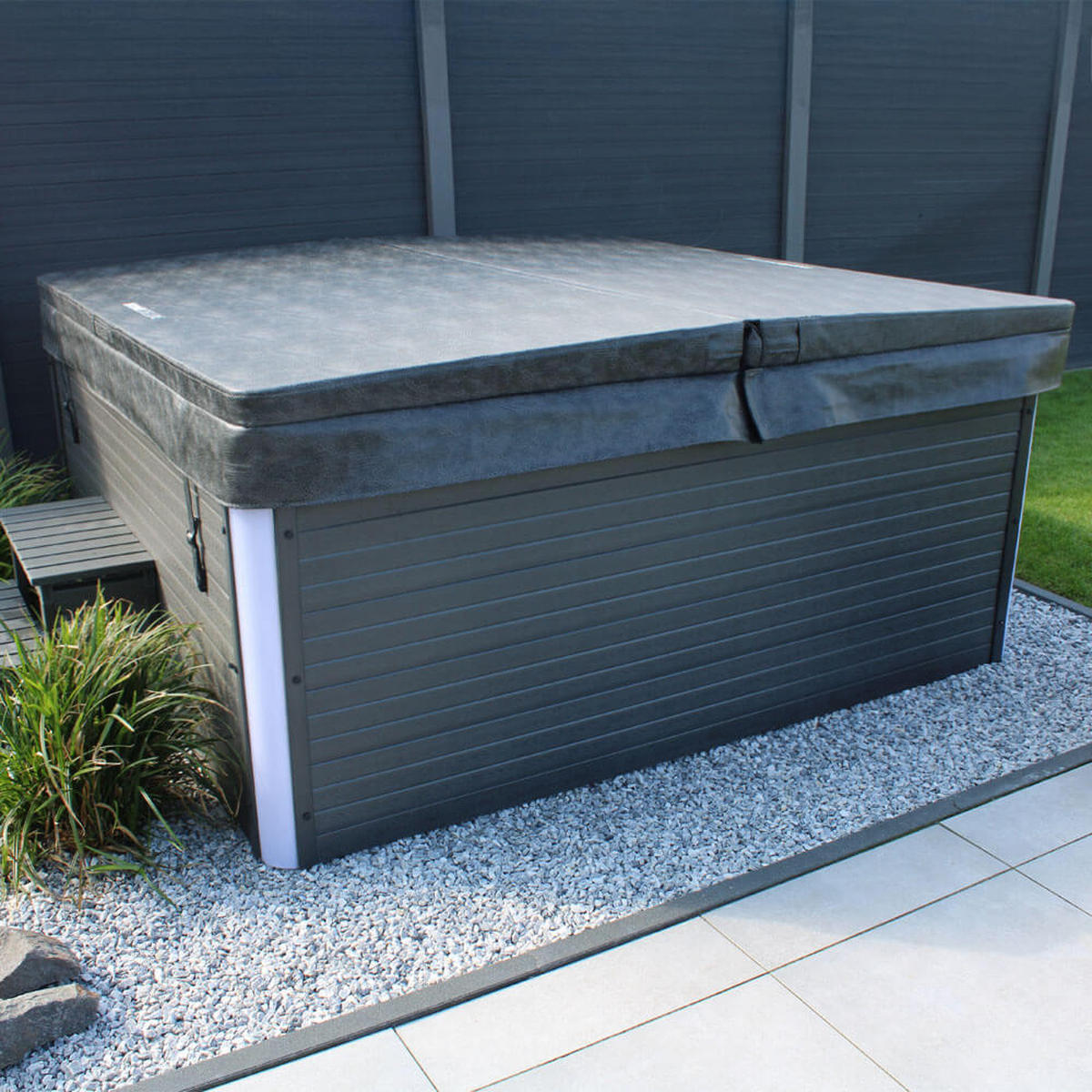 OUTDOOR WHIRLPOOL STREAM BIG - 207 x 207 cm, Mit Treppe und Thermoabdeckung - Anthrazit, Kunststoff (207.5/88/207.5cm) - Home Deluxe