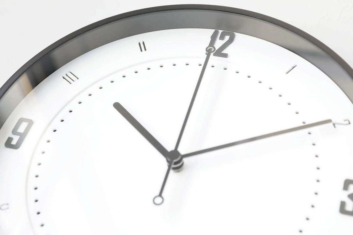 WANDUHR Design Weiß 30/30 cm - Schwarz/Weiß, Glas/Holzwerkstoff (30/30/5cm) - ONZENO