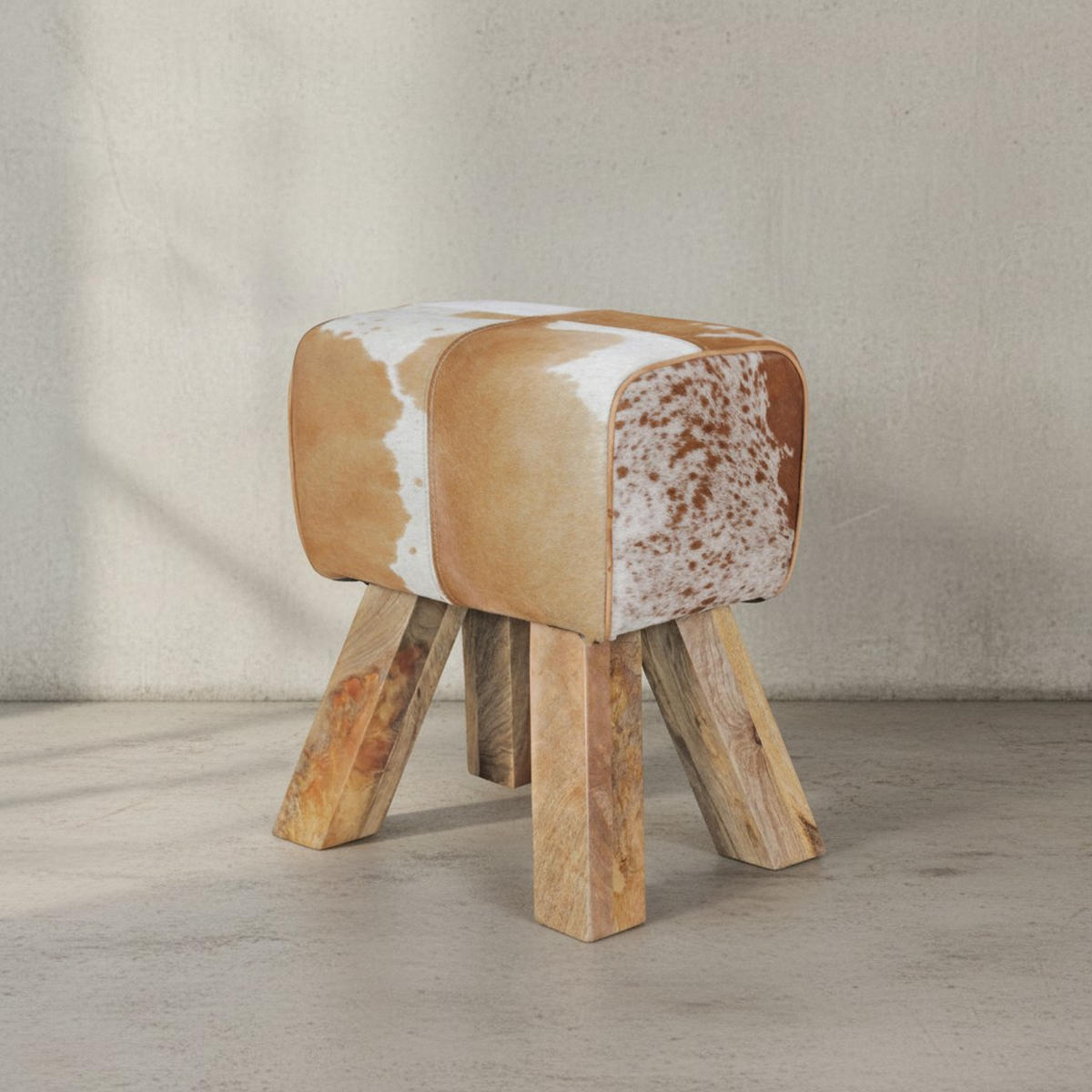 SITZHOCKER Retro Landhaus Holzbeine, Beige-Braun 40x30x47 cm - Beige/Braun, Mangoholz/Leder (40/47/30cm) - KADIMA DESIGN