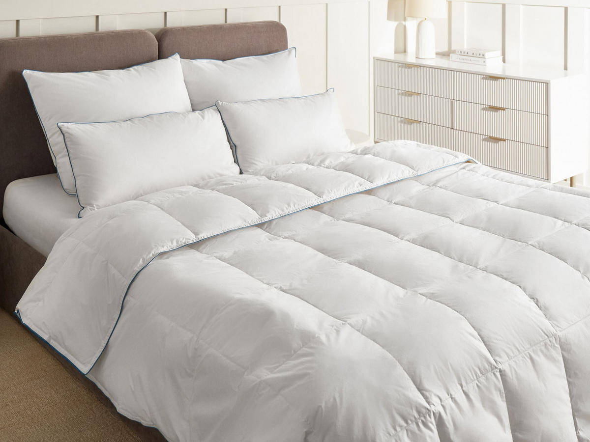 PŘIKRÝVKA Kachní peří a Prachové peří Lehká Teplá 220/240 cm Cervino - bílá, textil (220/240cm) - Beliani