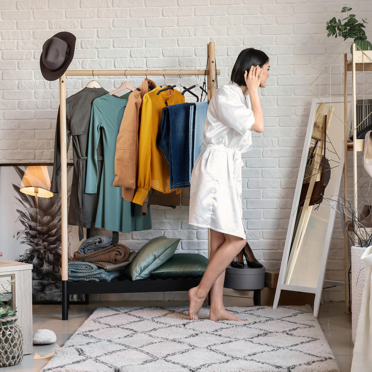 VEŠIAK na šaty - čierna, kov/textil (42.5/15.5/0.5cm) - Relaxdays