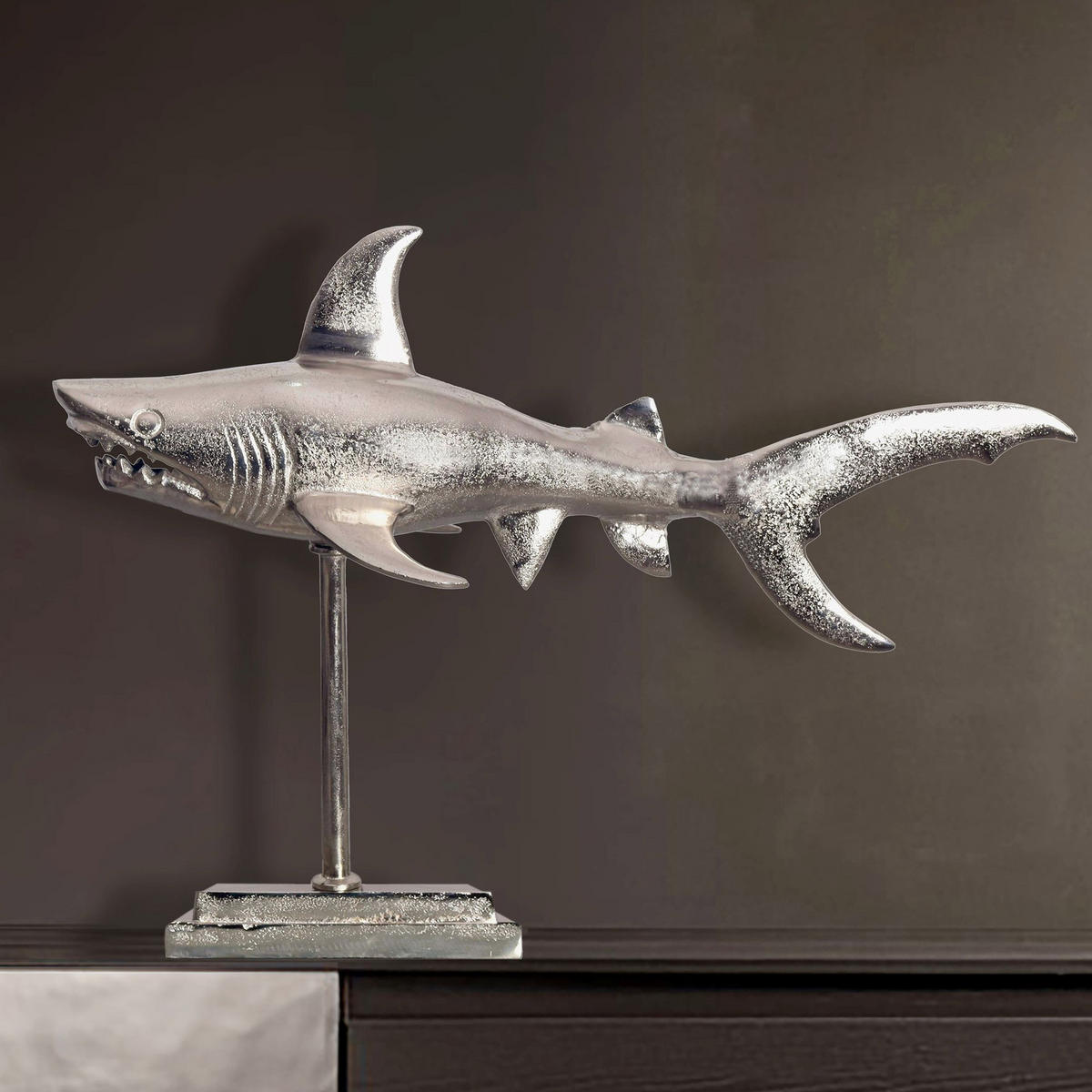 DEKOFIGUR Hai Aluminium 70 cm mit Sockel im maritimen Stil, Silbern 70x27x49 cm - Silberfarben, Metall (70/49/27cm) - KADIMA DESIGN