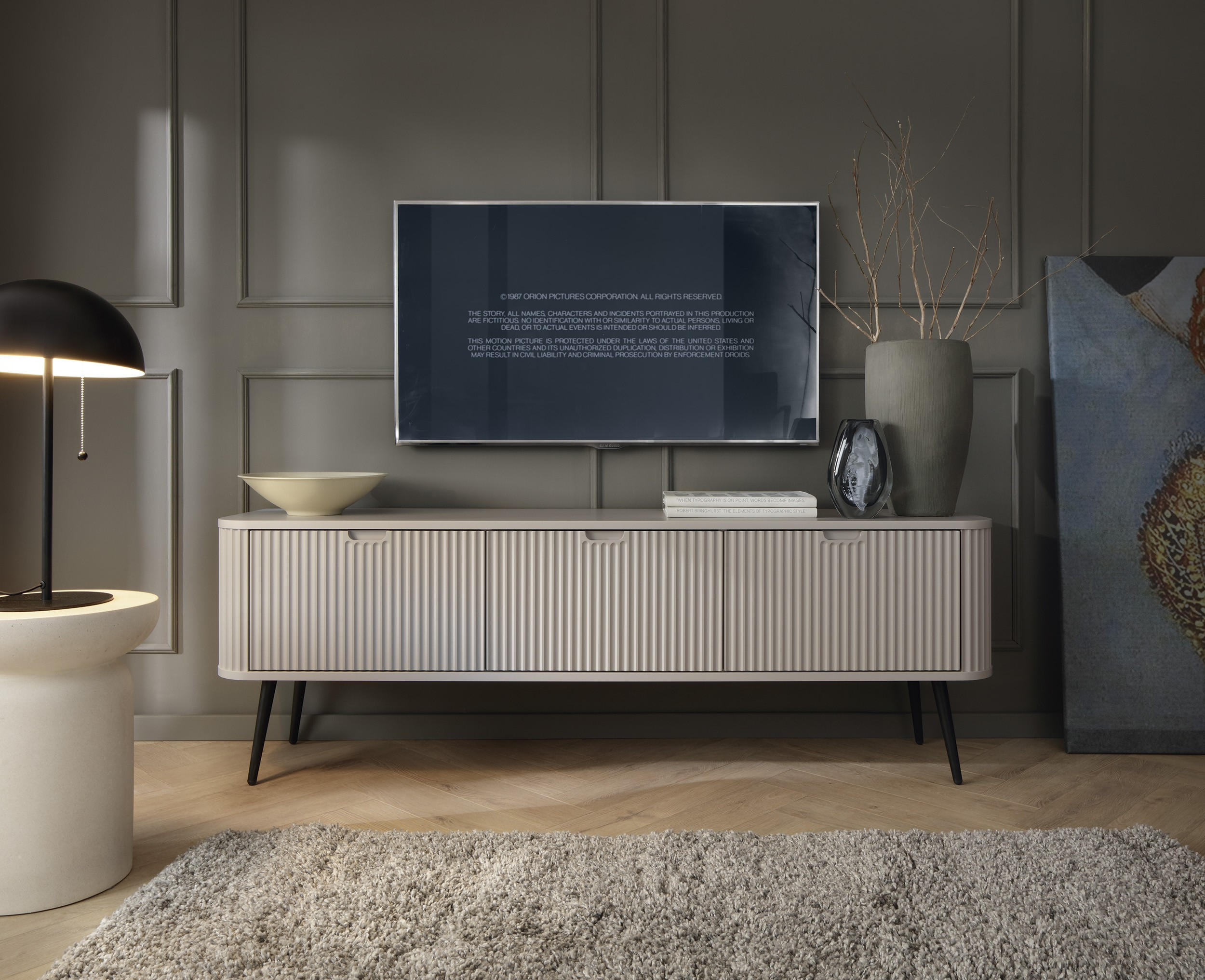 TV-SCHRANK Zova Beige, Schwarze Beine, Tv-Tisch - Beige/Schwarz, Holzwerkstoff/Metall (168/57/39cm) - Bettso