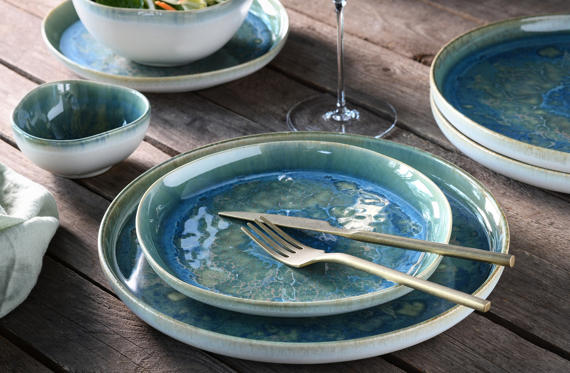 Online Only talíře & podnosy