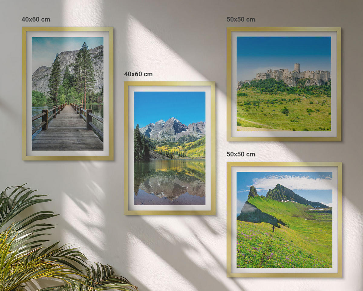 WANDBILDER 4er Set - 50x50 cm & 40x60 cm Goldrahmen - Grüne Hügel mit einer Burg - Goldfarben, Kunststoff (50/50cm) - ArtPrintCave