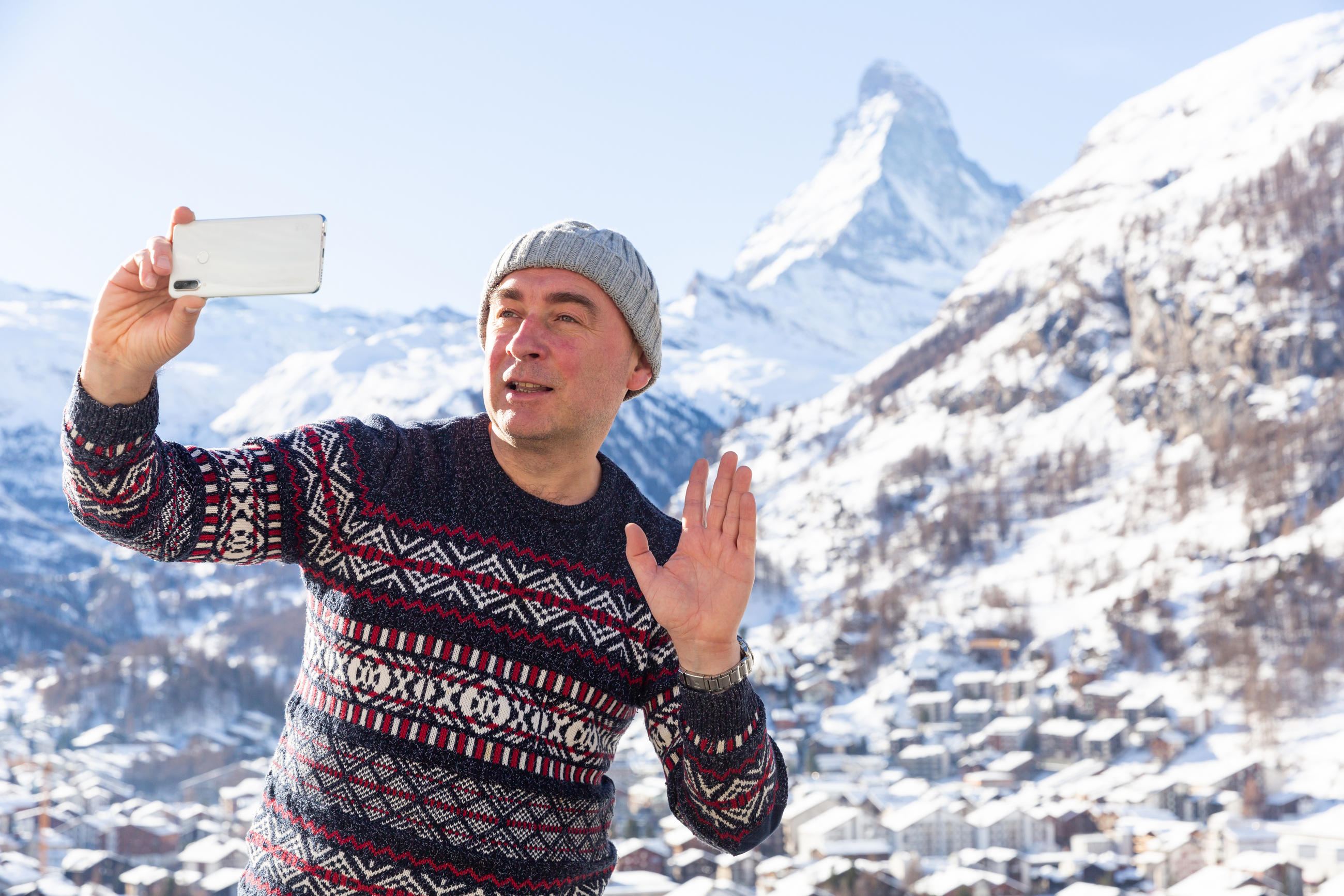 Bild-selfie-man-vor-bergen