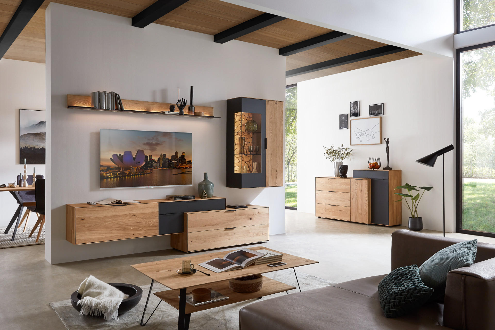 Natur pur - Holzmöbel im Wohnzimmer  XXXLutz.at