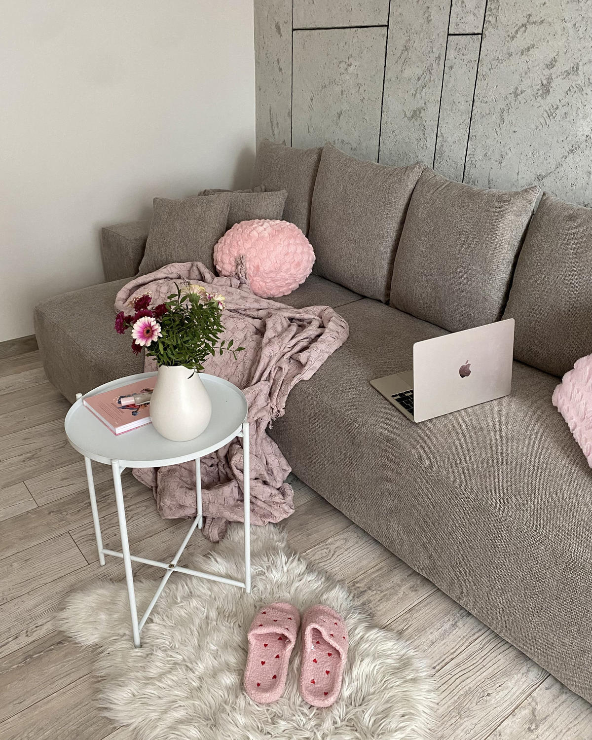 DEKORATIVNÍ polštář Růžový 30/30 cm Rosea - růžová, plast (30/30cm) - Beliani