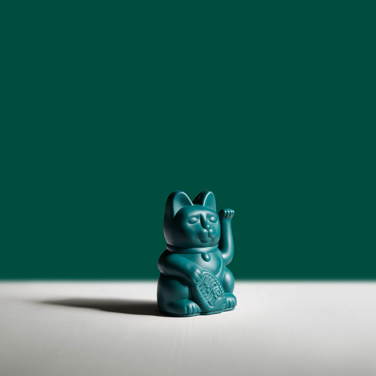 WINKEKATZE Lucky Cat Mini Maneki Neko, Kunststoff, Green, 9.8 cm - Grün, Kunststoff (5.2/9.8/6.7cm) - Donkey Products