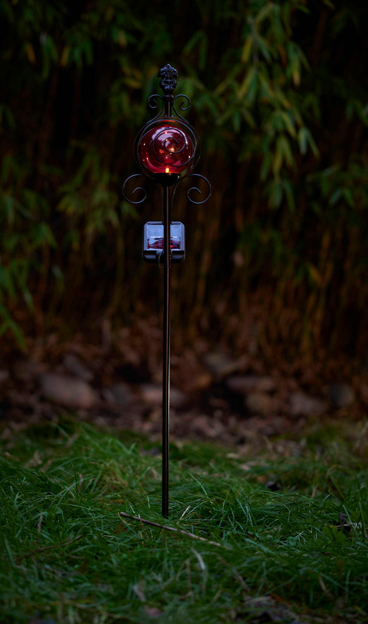 LED Solar Gartenstäbe Außenbereich automatische Beleuchtung umweltfreundlich einfache Installation wetterbeständig Barock rot - Rot, Kunststoff (9/9/80cm) - Northpoint
