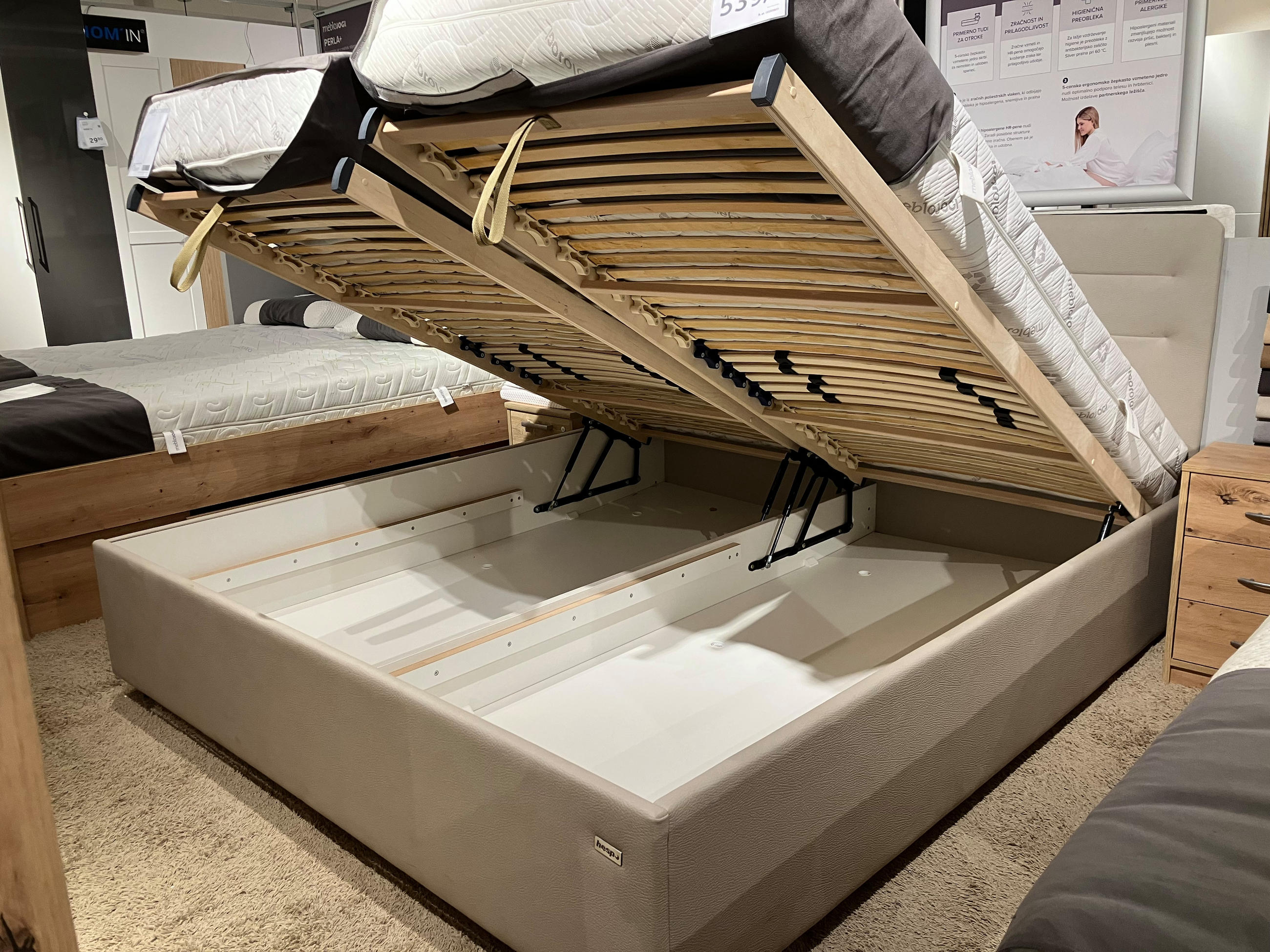 OBLAZINJENA POSTELJA LETTO S ČRTAMI - Hespo