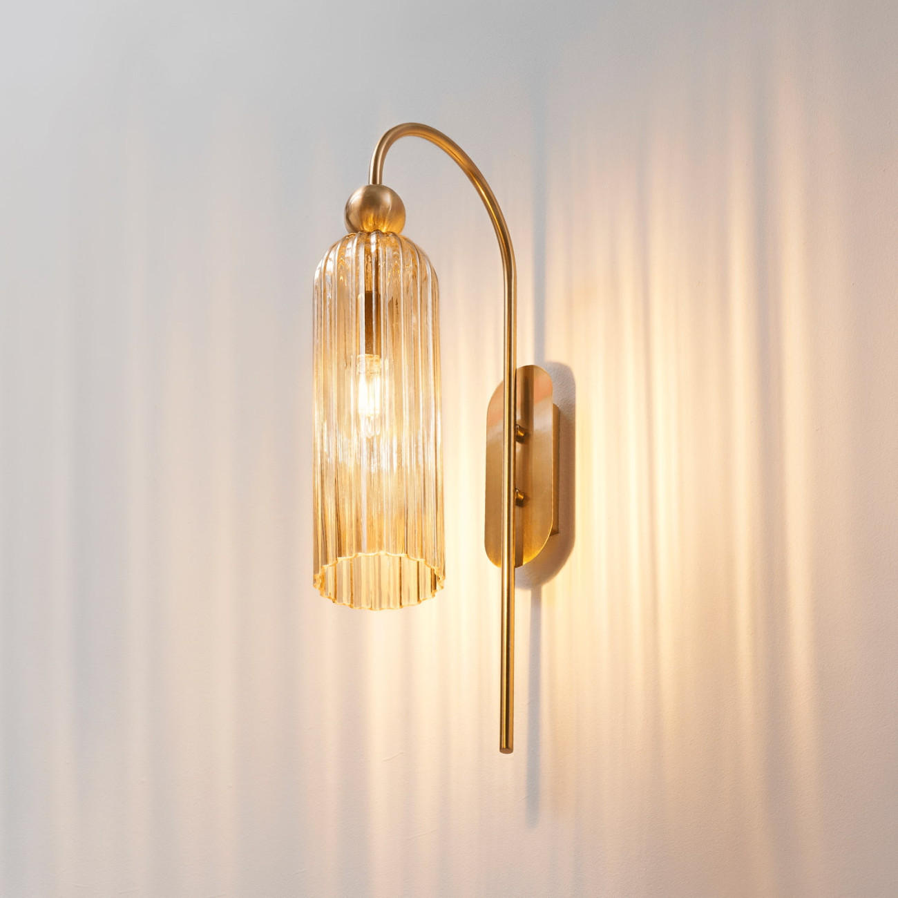 WANDLEUCHTE Leonora, Bernstein und Messing, 53.5cm - Goldfarben, Glas (10/53.5/27cm) - KOSILUM