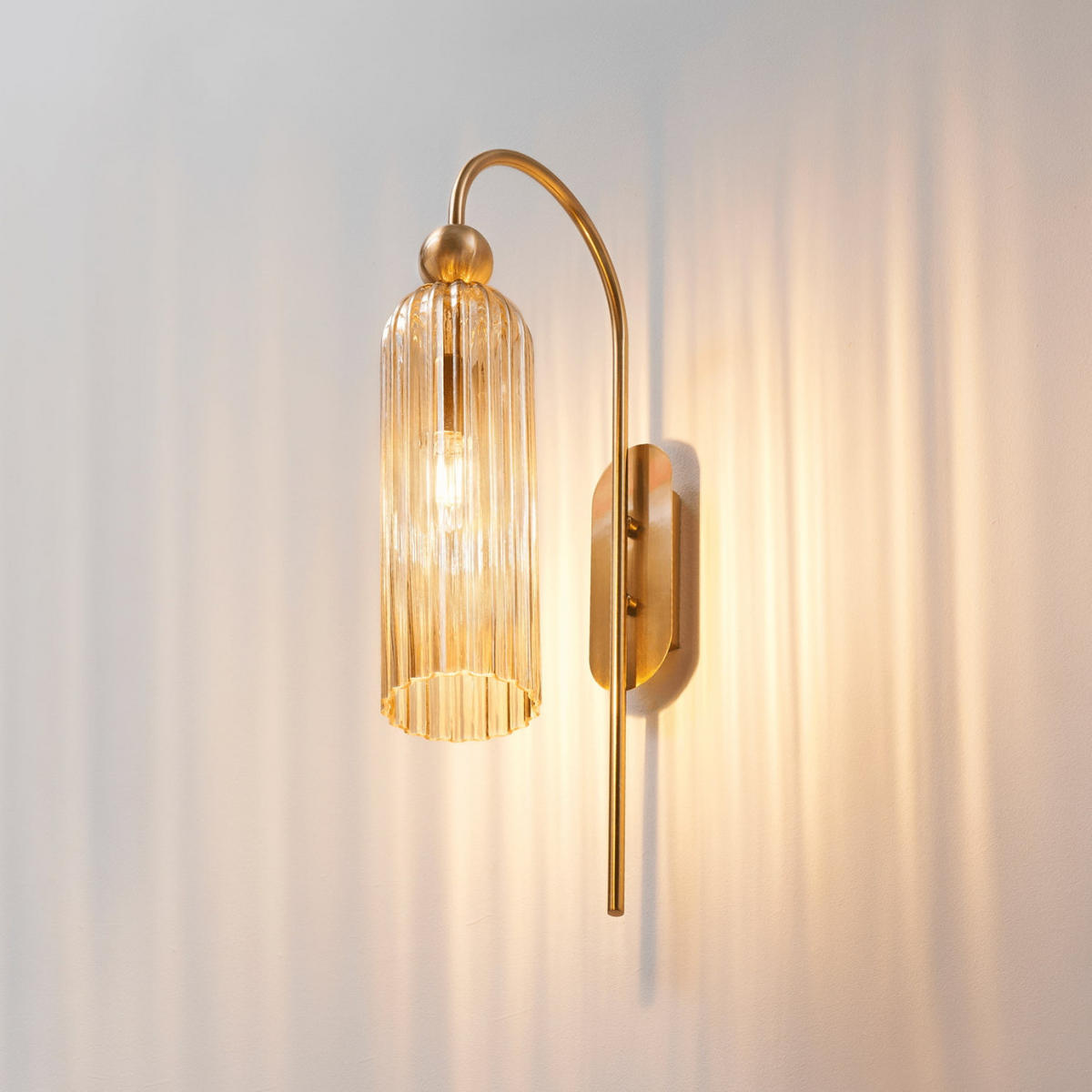 WANDLEUCHTE Leonora, Bernstein und Messing, 53.5cm - Goldfarben, Glas (10/53.5/27cm) - KOSILUM
