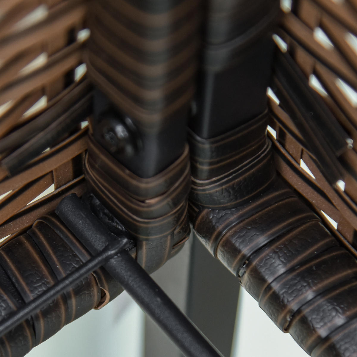 POLY Rattan Hochbeet mit Füßen Rattan Ablage Braun 70 x 30 x 70 cm - Braun, Metall (30/70/70cm) - Outsunny