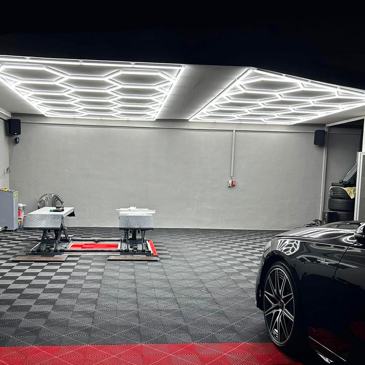 KLICKFLIESEN Durchbrochen für Garage, Werkstatt und Ausstellungsraum - Farbe Grau - Set von 6 Fliesen - Grau, Kunststoff (39.5/39.5/2cm) - MOSAIK AERO