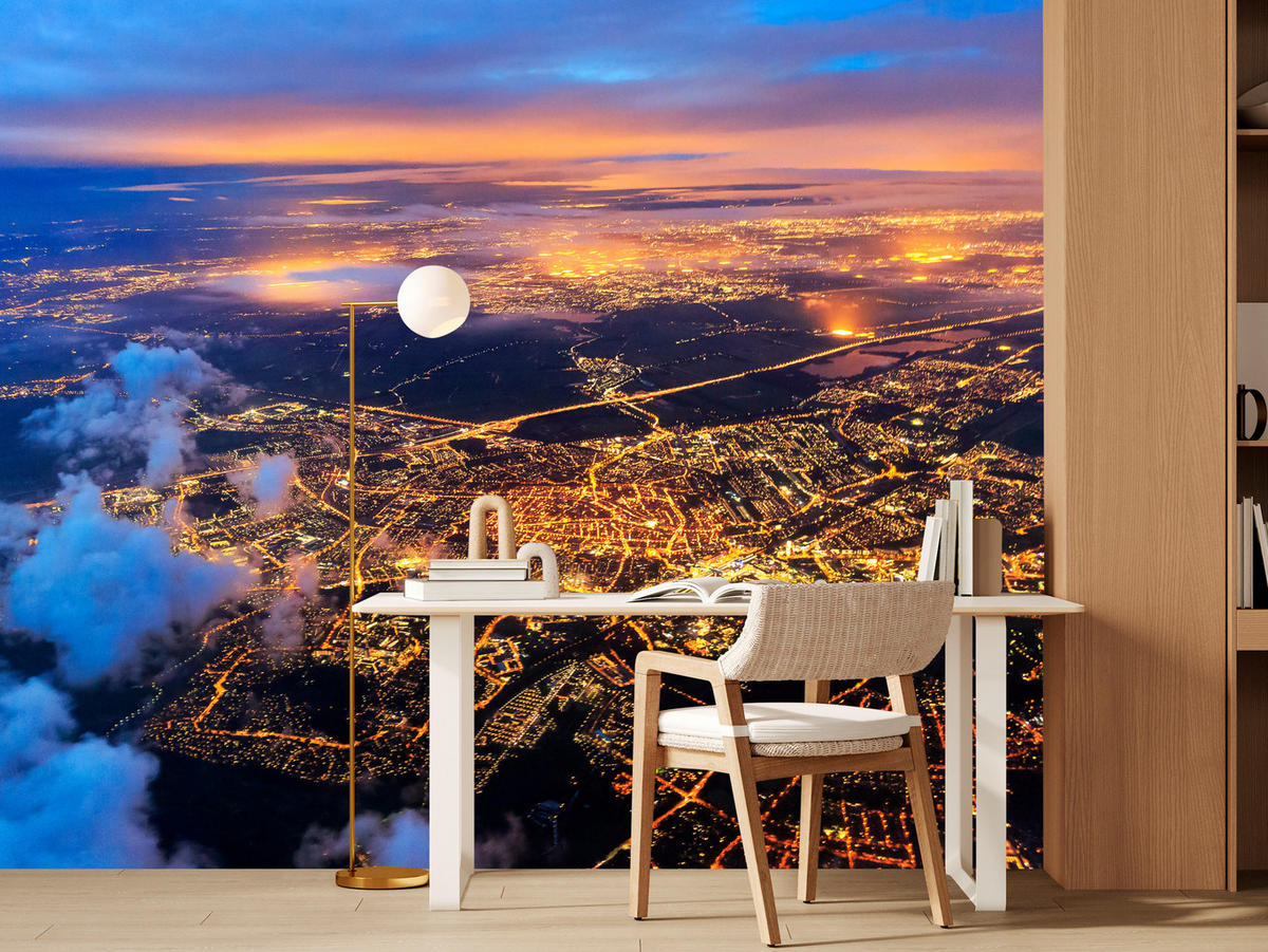 FOTOTAPETE für Wohnzimmer Vogelperspektive Beleuchtete Stadt Skyline 300x210 - Gelb/Orange, Papier (300/210cm) - Muralo