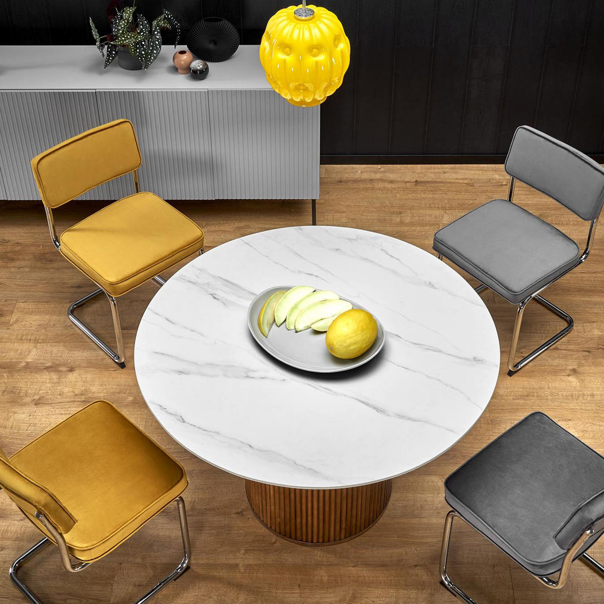 ESSTISCH MIRA Marmorplatte, Säulenfuß - Walnussfarben/Weiß, Keramik/Holz (120/120/76.5cm) - KONSIMO®