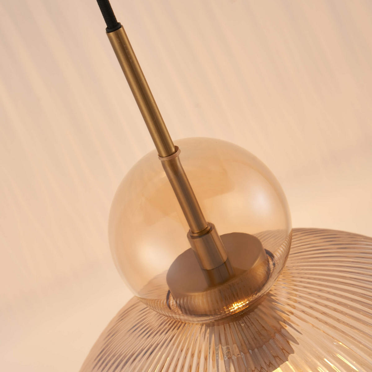 HÄNGELEUCHTE Ysolde, Bernstein und Messing, 28cm - Goldfarben, Glas (132/30/28cm) - KOSILUM