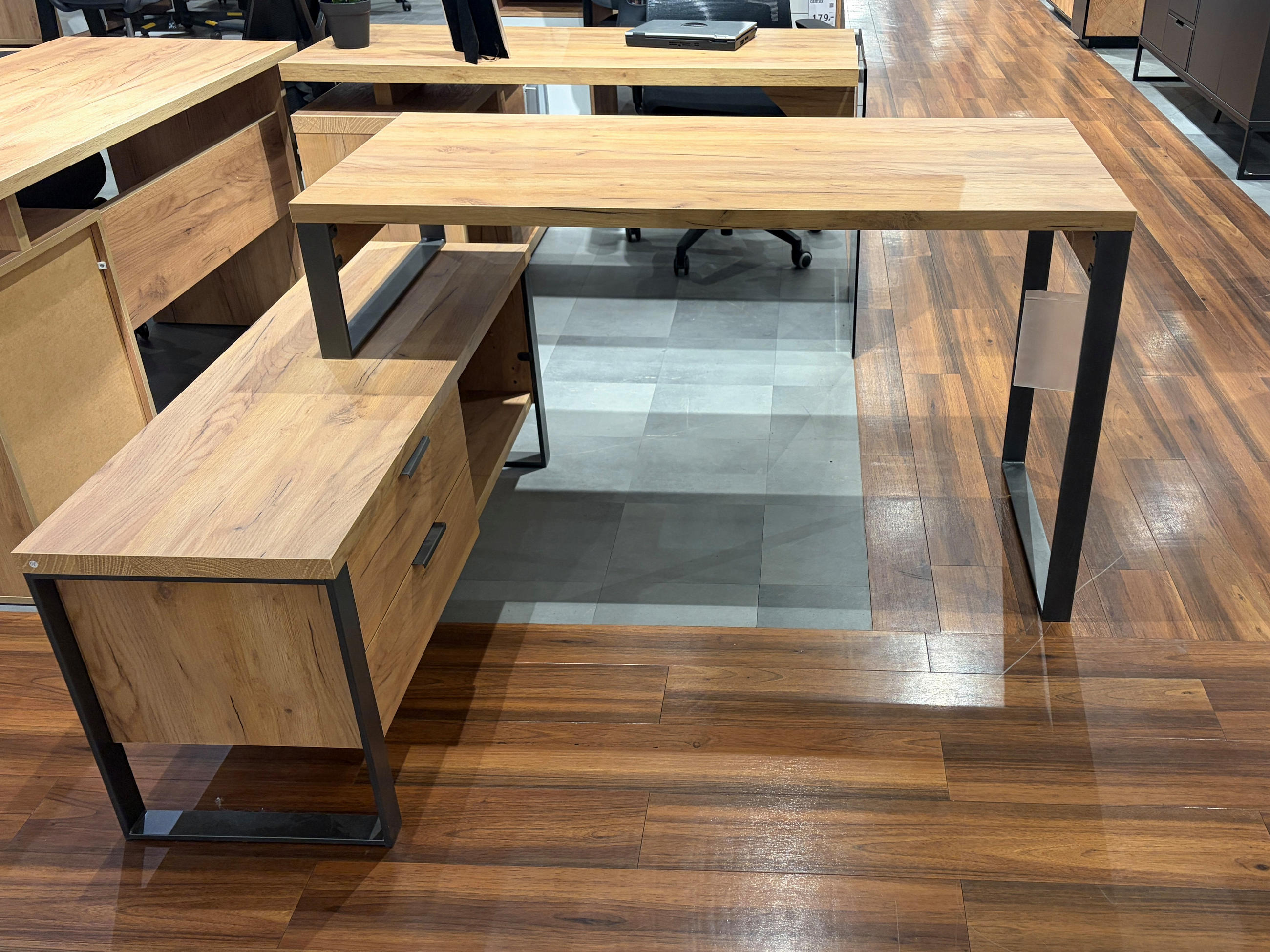 FRAME D 145 E - Novel